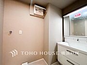 【Powder room】ご家族の1日が始まり、1日の終わりを締めくくる洗面空間。快適に過ごせることはもちろん、気品や優雅さを兼ね備えたパウダールームです。