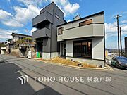 【Appearance】爽やかな青空の下に贅沢なほどに降り注ぐ陽光、豊かな居住性と、クオリティが見事に調和した住空間は、住まうことの喜びを感じさせてくれます。