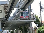 大船駅まで約2分、横浜駅まで約20分。 駅周辺は主に住宅地で駅前にはやまか富士見町店があり便利です。