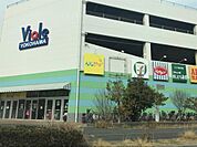 飲食店やドラッグストアの他、ユニクロや西松屋、しまむらなどの店舗も入り、暮らしに便利なショッピングセンターです。