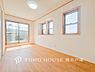 寝室：【Room】穏やかな寛ぎを届ける上質仕様のゆとりあるお部屋。自分時間を充実させながら心豊かにできるプライベート空間。