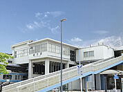 ターミナル「横浜」駅へ約14分。「品川」駅へ快速利用で約41分。磯子駅始発の電車もあります。