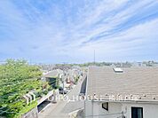 【View】この開放感ある眺望と共に閑静な住宅街の季節感を演出する四季折々の変化を楽しめる心地よい場所となることでしょう。