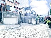 【Frontal road】家の良し悪しだけでなく周辺環境も重要なポイント。それは月日が経つ事で「近くにあるもの」から「家の財産」へとイメージが変わってくる事を身体が理解しているからだと思います。