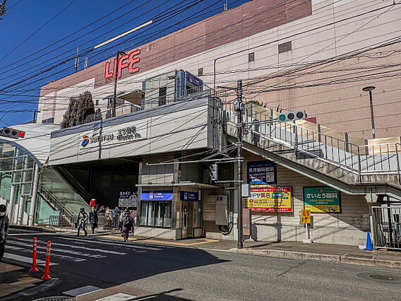 横浜駅までは急...