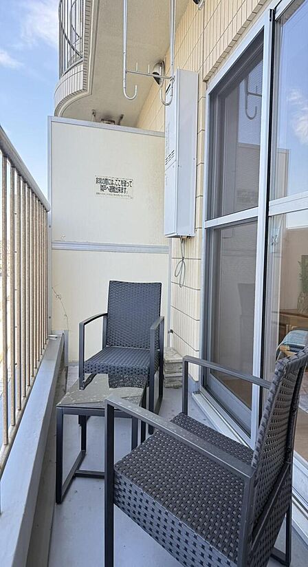 「Balcony」太陽に愛された邸は、陽当り・通風に優れた魅力的で快適さを追求した邸宅でした。ここに住むからこそ意味がある。そんな特別感に浸りながら、毎日をお過ごしして欲しいです 。