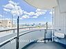バルコニー：【Balcony】気持ちのいい空が見渡せる広いバルコニー。爽やかな風を感じて、心躍る素敵な暮らしがはじまります。