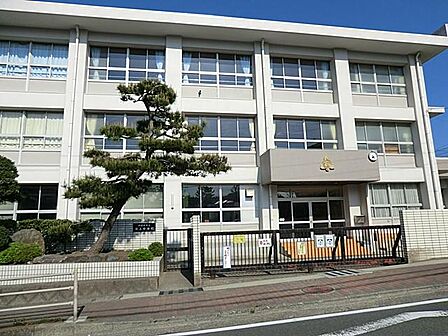 横須賀市立池上中学校(460m)