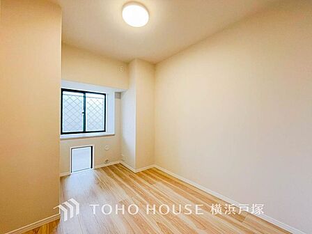 【Room】家族一人ひとりの大切なプライベート空間。趣味・感性で個性的に飾って頂けるようシンプルに仕上げてあります。自分時間を充実させながら心豊かなひとときを過ごすための大切な空間。