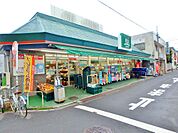 生鮮食料品を中心として豊富な品揃え、品質鮮度にこだわったお店です。夜遅くまで営業しているのでいざという時に助かります。