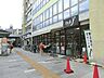 周辺：24時間営業が最大の特徴で、自慢のお惣菜やお弁当、自家製ベーカリーのほか、生鮮食品も豊富に揃う頼れるお店です。