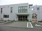 一人ひとりが個性を発揮し、のびのびと過ごせる環境を重視。乳児には家庭的な温かい保育を心がけています。