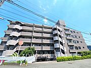 【Appearance】その邸が魅せる、気品・上質・重厚感・細やかさ、そのすべては訪れた者に安らぎと品性を与える特別な空間です。ここに住むからこそ意味がある。すべての（始まり）をここから迎えます。
