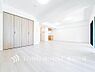 リビング/ダイニング：【Living room】ご家族やお客様との時間など、多くの時を刻む空間。何気なく過ぎる時でさえも上質なひと時となる快適な空間を目指して。