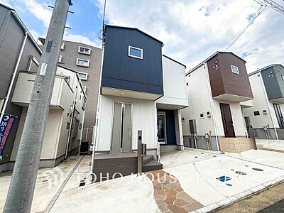 外観:【Appearance】ここから始まる「日常」はご家族にとって大切で貴重な時間。少しでも豊かに、少しでも快適に。そんな想いから生まれた本邸宅は、これから先のお住まいをきっと支えてくれるはずです。 外観:【Appearance】ここから始まる「日常」はご家族にとって大切で貴重な時間。少しでも豊かに、少しでも快適に。そんな想いから生まれた本邸宅は、これから先のお住まいをきっと支えてくれるはずです。