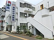 内科や外科など幅広い診療科を備える地域医療の中核病院です。救急医療にも対応し、地域住民の健康を支える医療機関として利用されています。