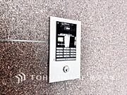 【オートロック】マンション住人以外の侵入を防ぐ為に設置。お子様がいらっしゃるご家庭にも安心の設備です。