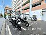その他：敷地内にバイク置き場を完備しており、通勤や休日のツーリングなど幅広い用途に対応。大切なバイクを身近に保管でき、快適なバイクライフをサポートします。