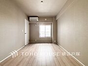 「Room」快適に過ごす条件は、一人ひとり違います。飾リ過ぎないシンプルな内装と偏り過ぎないデザインで統一しております。居住していく中でオーナー様だけの「マイホーム」に創り上げて下さい。