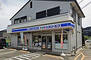 ローソン・スリーエフ東香川店まで約800m