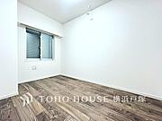 【Room】1日の疲れを癒し、心地よく寛げるようゆったりとした広さを確保しています。プライベートタイムをより優雅に穏やかに…。落ち着いた雰囲気を紡ぎます。