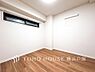 子供部屋：【Room】1日の疲れを癒し、心地よく寛げるようゆったりとした広さを確保しています。プライベートタイムをより優雅に穏やかに…。落ち着いた雰囲気を紡ぎます。