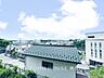 周辺：【View】開放感があり、遮るものもなく気持ちのいい景色が広がります。お部屋にも爽やかな風と暖かく柔らかな日差しが差し込み、毎日の暮らしを豊かに彩ります。