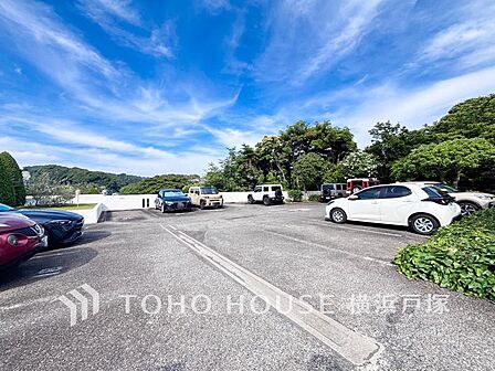 「Car space」敷地内駐車場で安心と快適をプラス。移動も便利でスムーズ(空き状況はお問合せ下さい)