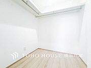 【WIC】ウォークインクローゼットを完備。お子様のおもちゃやゴルフバックなど、大きなお荷物をお持ちの方や、季節物の家電製品やキャリーバック、お荷物が多い方でも安心のスペースです。