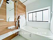 「Bathroom」掃除のしやすさ・収納の便利さなど、おふろを使う人、お手入れする人、みんなにとっての「しあわせ性能」を追求したバスルームを採用いたしました。