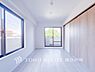 子供部屋：【Room】大きな窓からたっぷりと陽光が注がれる明るい空間。家族の成長に対応できる永住仕様の間取り。時を忘れて過ごす場所として過ごせるお部屋。