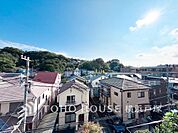 「View」開放感があり、遮るものもなく気持ちのいい景色が広がります。お部屋にも爽やかな風と暖かく柔らかな日差しが差し込み、毎日の暮らしを豊かに彩ります。