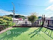 「Garden」綺麗にデザインされたお洒落なお庭スペース。広さもあるのでお子様が遊んだり、ペットと戯れたりと楽しい時間を過ごせます。