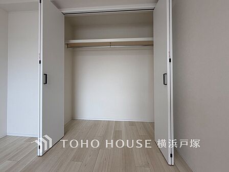 【Storage】整理整頓がしやすい収納スペース。日常の必需品をすっきり収納し、部屋を広く保つ機能的な設計。