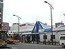 周辺：小田急江ノ島線、相鉄いずみ野線、横浜市営地下鉄ブルーラインが乗り入れる藤沢市北部の交通拠点駅。急行・快速急行停車駅で、地下に改札や自由通路があり、慶應義塾大学などへのバス路線も充実しています。