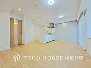 「Living room」一日の中で多くの時間を過ごすことになる住まいだからこそ、いつも穏やかな空間であるように心掛けています。構成する建材などへの配慮が、住まう方の健康を守ります。