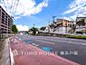 その他：【Frontal road】周辺に建ち並ぶ邸宅も、それぞれに個性がありながらも全体的に瀟洒な雰囲気を醸し出している邸宅街の一角。