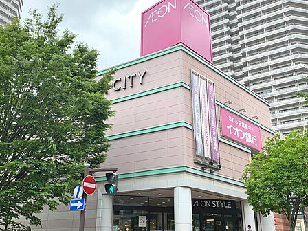 食品、雑貨、ファッション、ライフスタイル、ベビー・キッズの専門店「キッズリパブリック」、フードコートなどを備え、毎日の暮らしに便利なお店です。