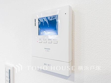 【TVモニタ付きインターホン】「見える安心」をカタチにしました。誰が来てもわかる様にモニター付きインターホンを設置。