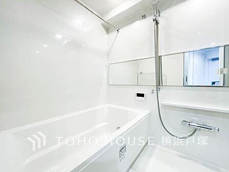 「Bathroom」1日の疲れを取り心身を癒すことができる住まいの中のリラクゼーション空間、リラックスできるよう優しいカラーをチョイスしました。時を忘れるほどのんびりできる空間に。