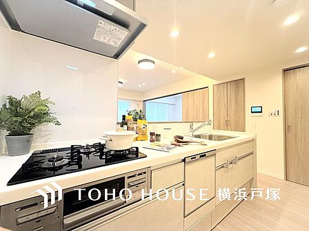 「Kitchen」家事動線やリビングとのつながりに配慮し、食事の準備や片付けなどの家事を楽しくするキッチンスペースに仕上げました。毎日使う場所だから気持よく使えて、居心地の良い空間に。