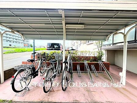 【Cycle lot】便利で安心な駐輪場。整然としたスペースで、自転車を快適に収納でき、日常の移動をもっと便利にサポートします。