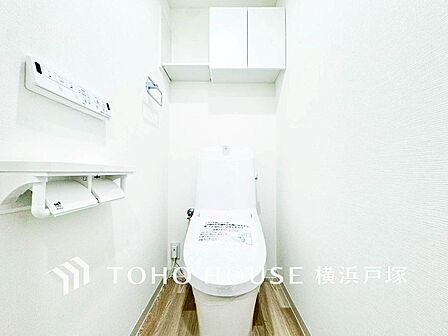 十分な広さと清潔感のあるカラーで纏まったおトイレ。時間に余裕とゆとりを持たせます。