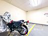 その他：【Bike space】ゆったりとしたバイク置場を確保いたしましたので、大型のバイクでもスムーズに駐車可能です。自転車やスクーターなど、ゆとりのある敷地で置き場所に困ることはないでしょう。