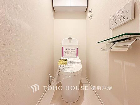 【Toilet】十分な広さと清潔感のあるカラーで纏まったおトイレ。時間に余裕とゆとりを持たせます。