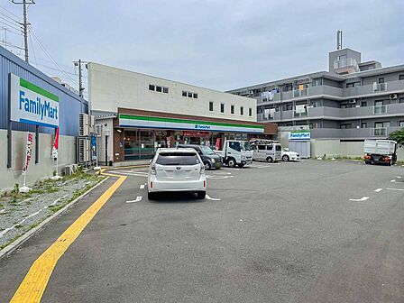 ファミリーマートさちが丘店まで約61m
