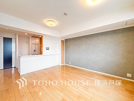 【Living room】一日の中で多くの時間を過すことになる住まいだからこそ、いつも穏やかな空間であるように心掛けています。