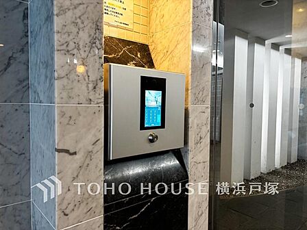 【オートロック】マンション住人以外の侵入を防ぐ為に設置。お子様がいらっしゃるご家庭にも安心の設備です。