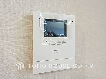 【TVモニタ付きインターホン】誰が来てもわかる様にモニター付きインターホンを設置。快適と安らぎを合わせた優しい設計。