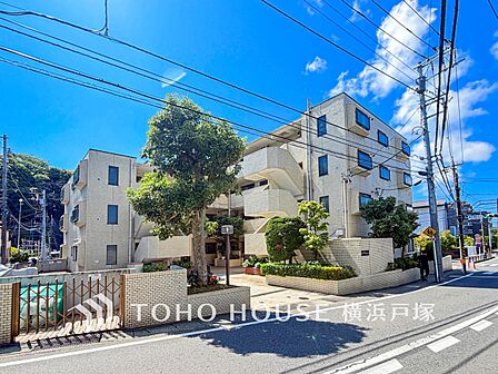【Appearance】その邸が魅せる、気品・上質・重厚感・細やかさ、そのすべては訪れた者に安らぎと品性を与える特別な空間です。ここに住むからこそ意味がある。すべての（始まり）をここから迎えます。